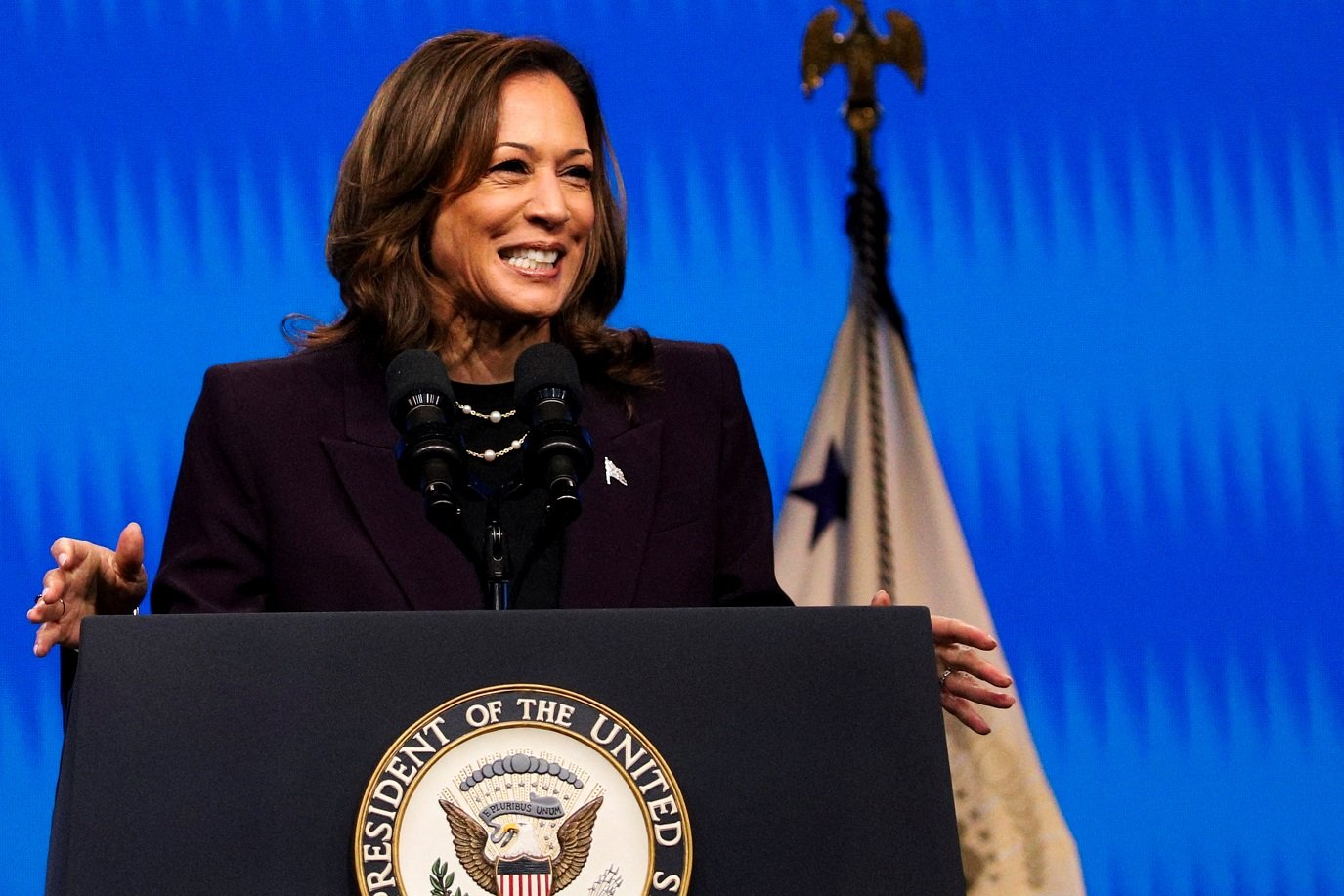 Kamala Harris mantém vantagem de 1 ponto sobre Trump em nova pesquisa eleitoral