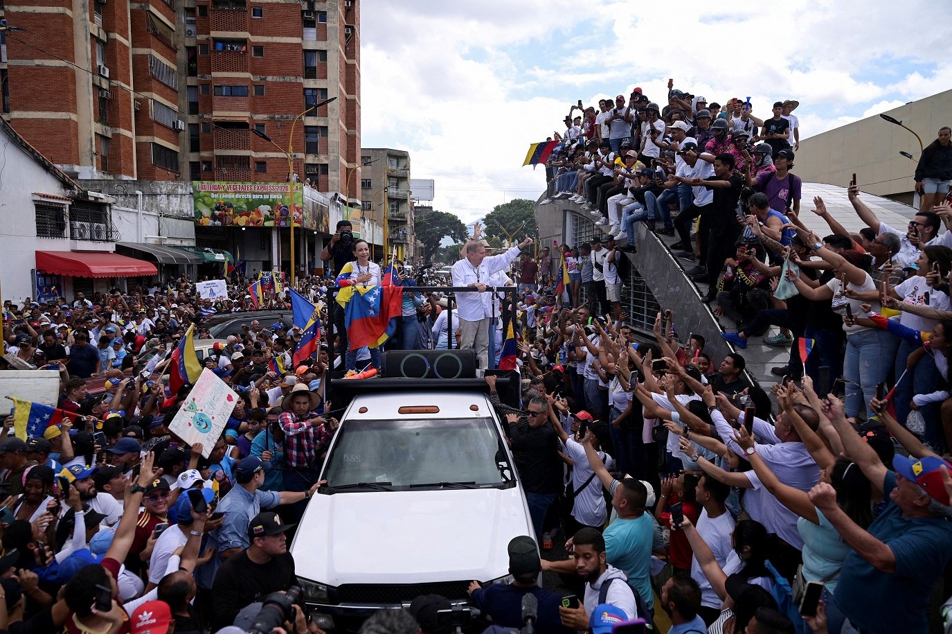 Venezuela rompe relações com o Peru após reconhecimento de vitória da oposição