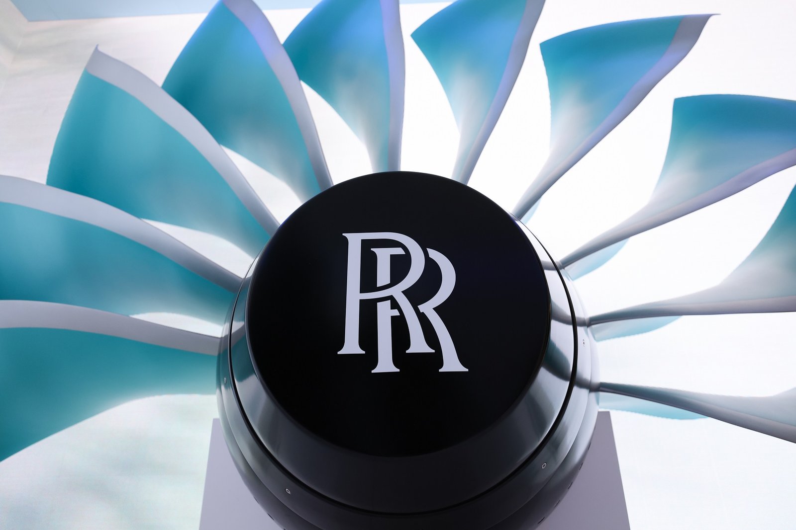 Rolls-Royce dará R$ 5.000 em ações para cada funcionário