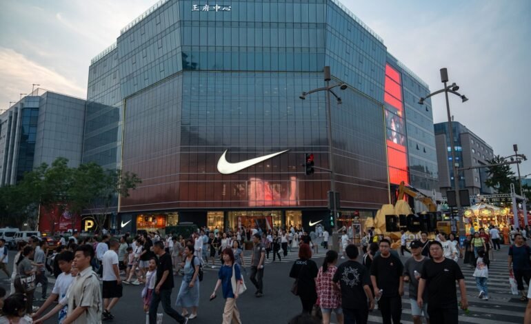 Nike anuncia que CEO vai deixar o cargo