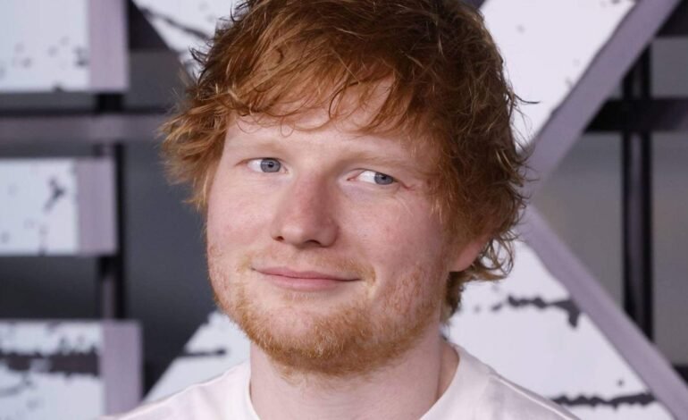 Traz o CPF dele! Ed Sheeran toca tamborim com escola de samba durante vinda ao Brasil