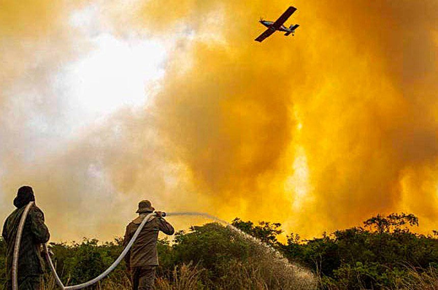 país pede ajuda à Europa em meio a incêndios florestais