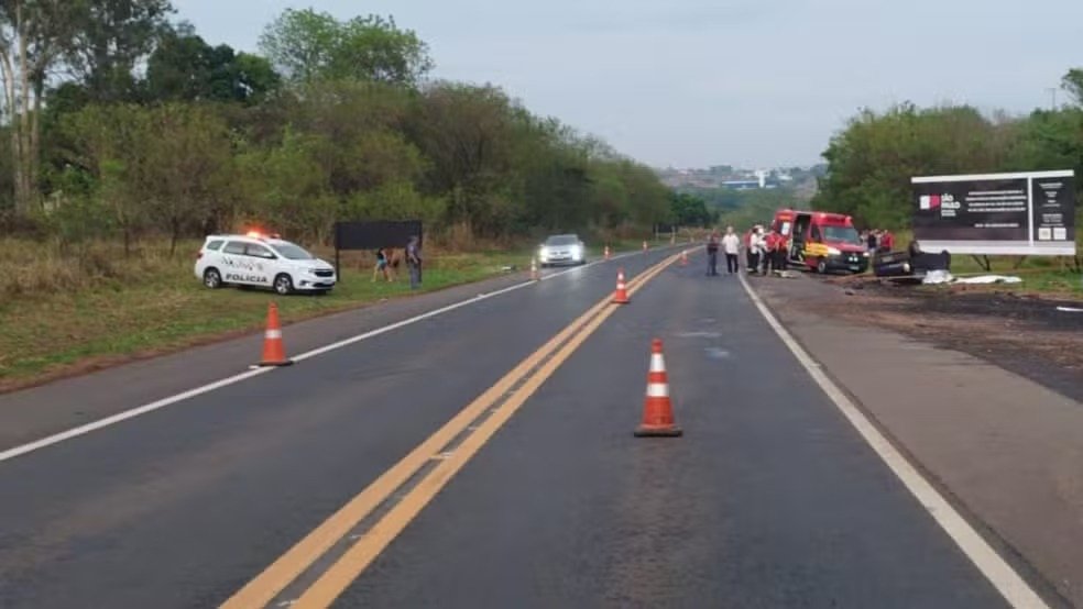 Acidente na Rodovia SP-321 em Itajobi (SP) deixa dois mortos