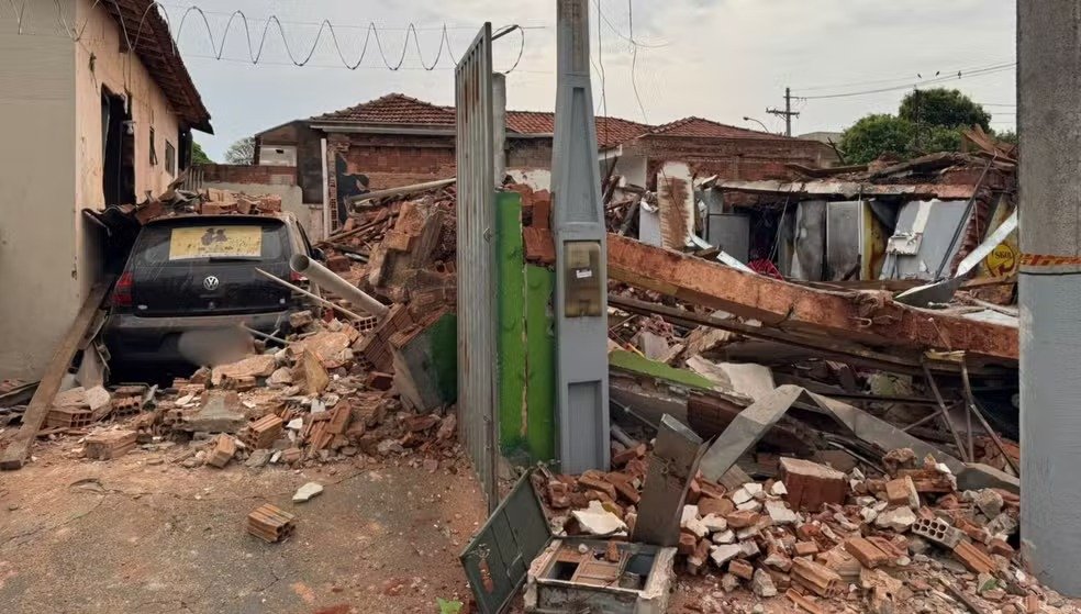 Explosão destrói depósito e deixa quatro desabrigados em São José do Rio Preto