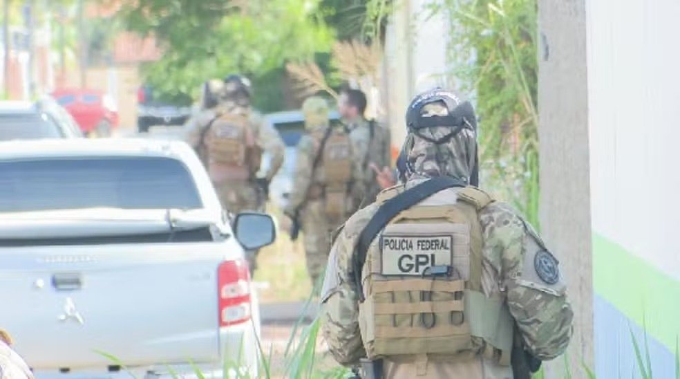 Filhos de comandante-geral da PM são alvos de operação sobre venda ilegal de armas em Fernandópolis (SP)