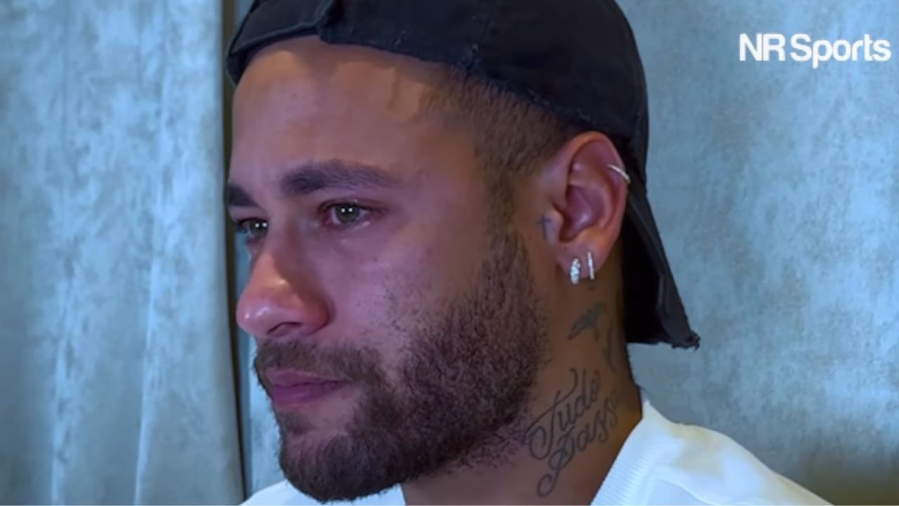 Neymar chora ao lembrar lesão e está perto de retorno ao futebol