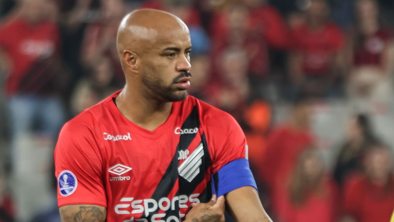 Thiago Heleno desabafa após dez jogos sem vencer