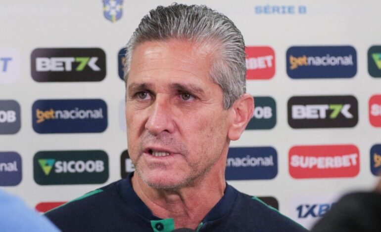 com melhor aproveitamento, Jorginho fala sobre futuro