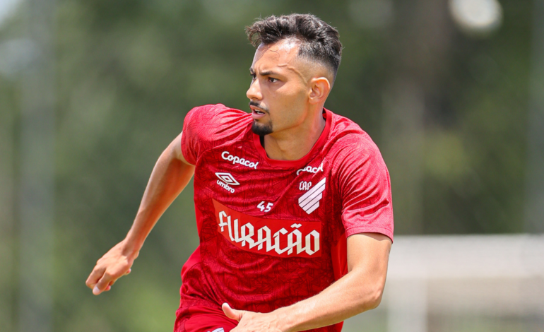 Lucas Belezi pode ser titular contra o Atlético-MG