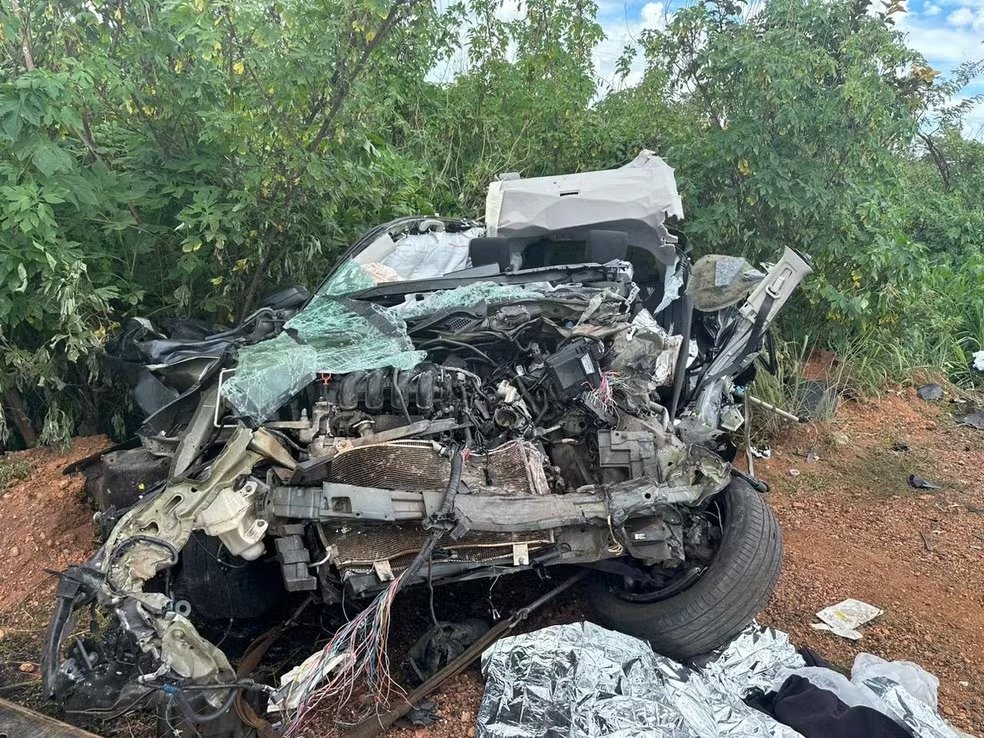 Mulher morre em colisão frontal com caminhão em Indianópolis (MG)