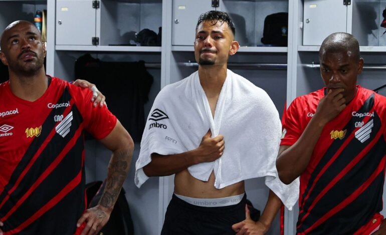 Belezi chamou a atenção da torcida por choro ao fim do jogo