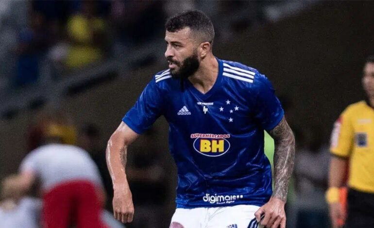 Paraná Clube contrata lateral João Lucas, ex-Cruzeiro