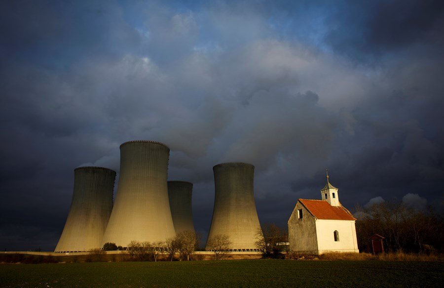 Tabu em discussões sobre clima, energia nuclear vira estrela em ascensão na COP29